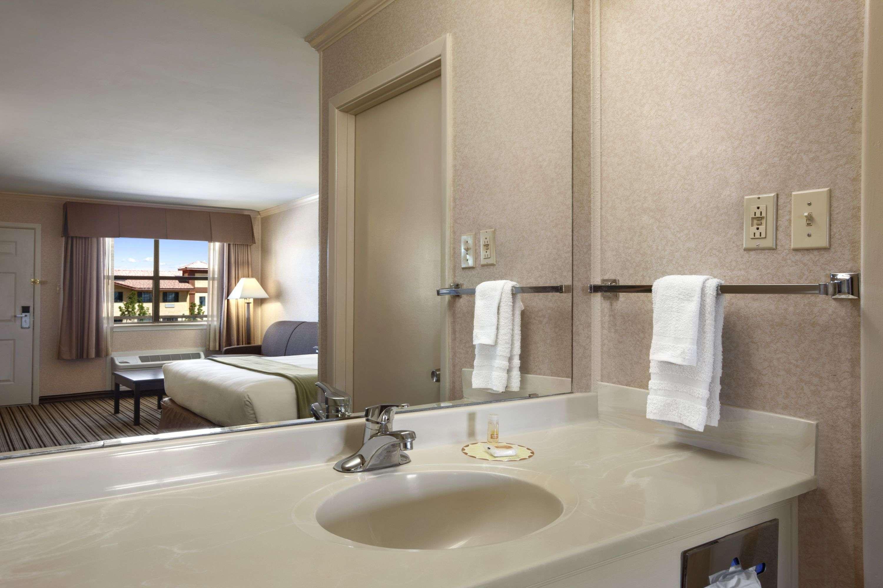 Days Inn By Wyndham Grants Kültér fotó