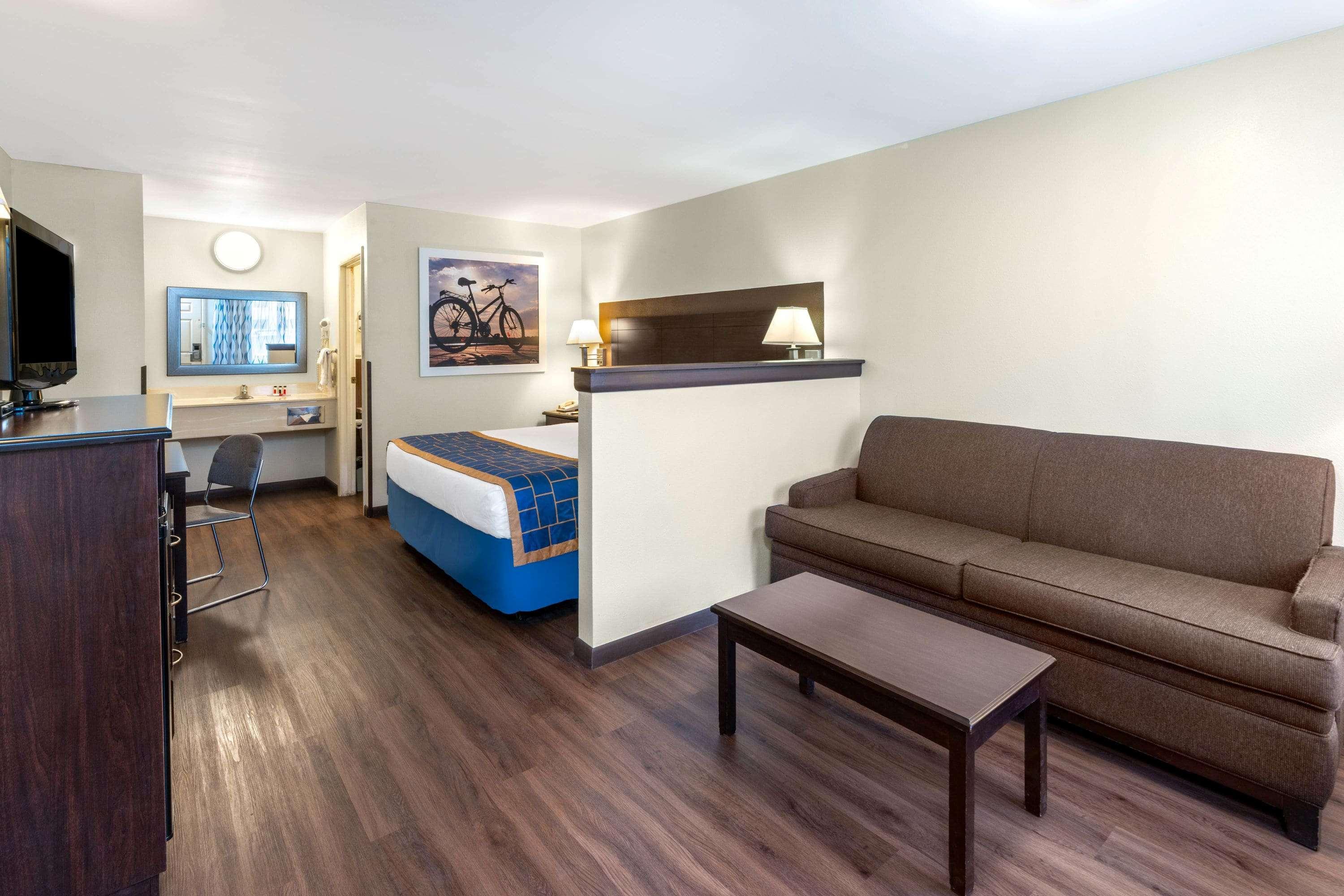 Days Inn By Wyndham Grants Kültér fotó
