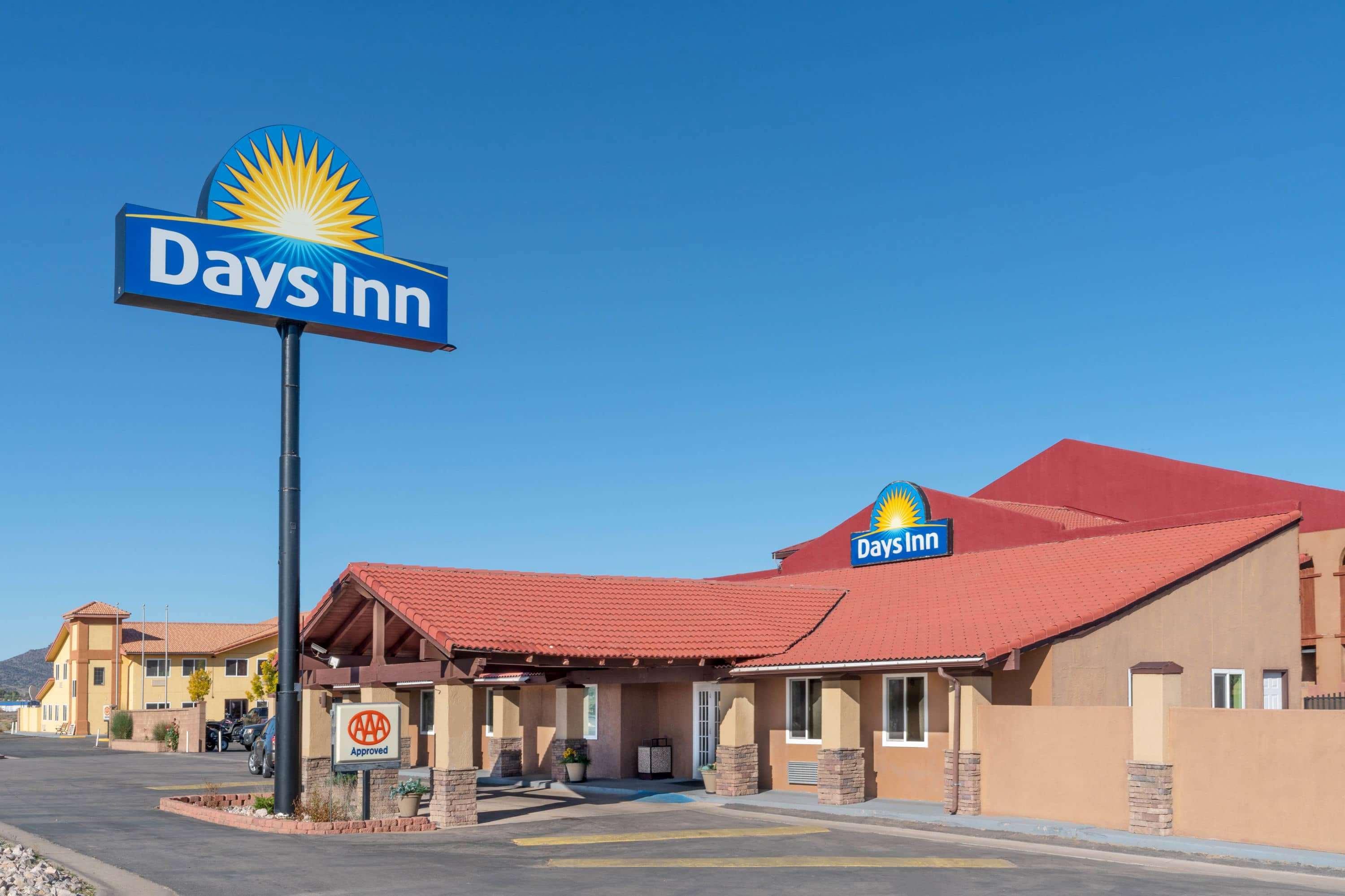 Days Inn By Wyndham Grants Kültér fotó