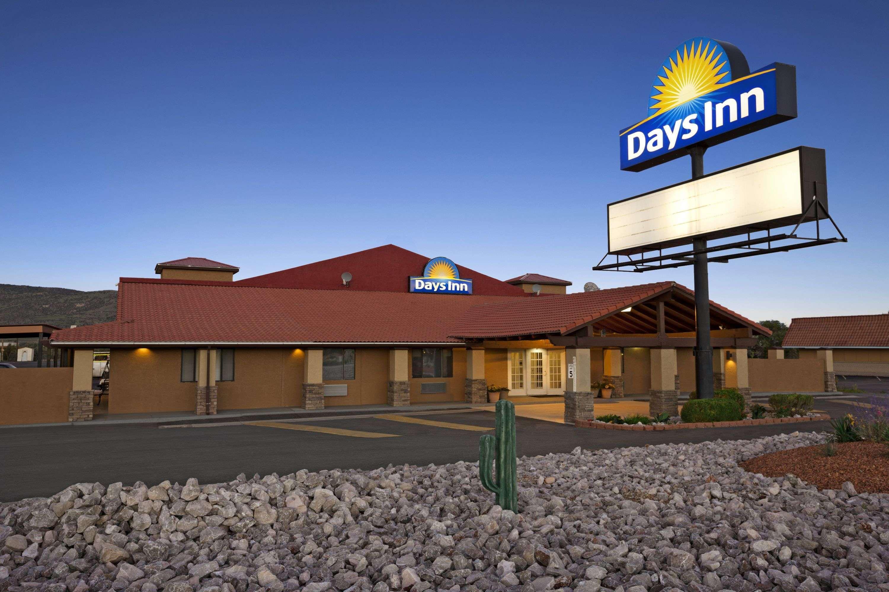 Days Inn By Wyndham Grants Kültér fotó